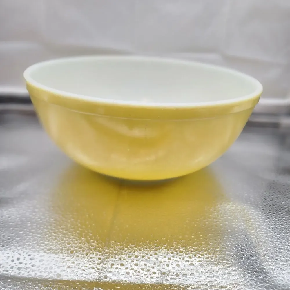 Vintage 1950’s PYREX “Primary Yellow” #404 4 Qt Nesting Mixing Bowl